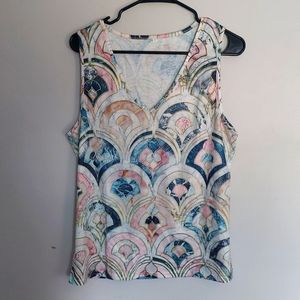 Women's sleeveless top. Size M. Multi color.